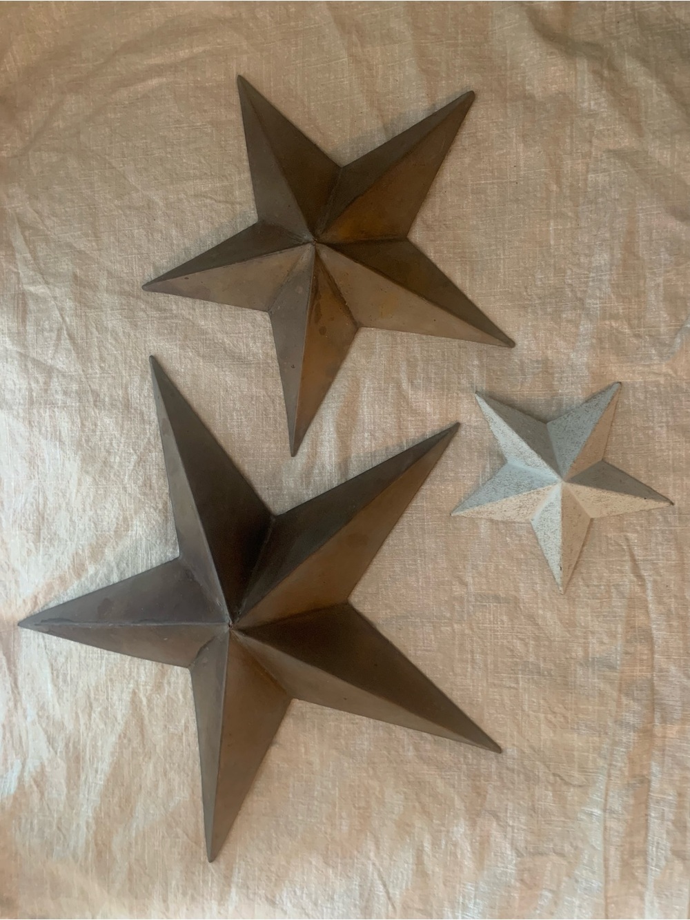 Bronze Metal 2 Stars 20”&14” + bonus 7”Star cream& bronze pebble finish .
